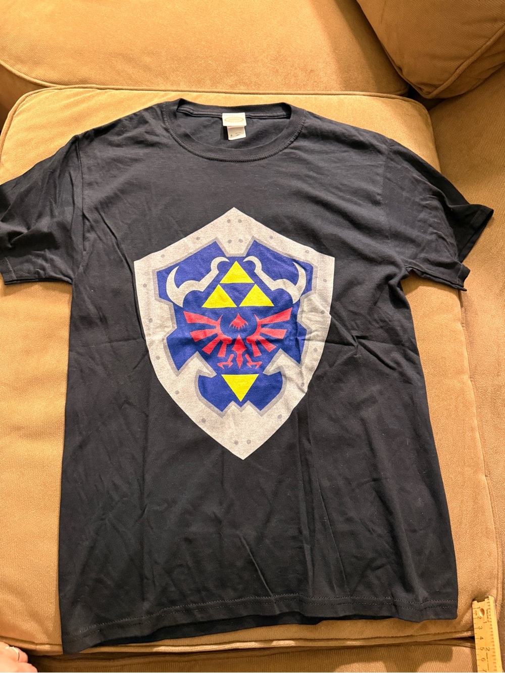 🛡️ gend of Zelda Hylian Shield Triforce T-Shirt Black, Small
